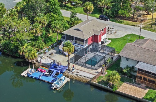 Weeki Wachee Gardens House | WATERFRONT at Weeki Wachee w/heated swimming pool, docks, Kayaks & elevator