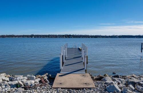 Buckeye Lake House | Waterfront Buckeye Lake Home w/Deck & Dock!