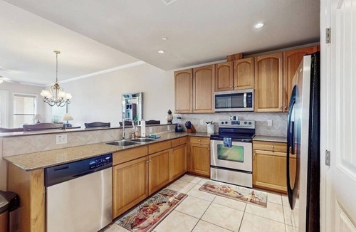 Horseshoe Bay Condo | Waterfront condo with furnished balcony, central AC, & washer/dryer