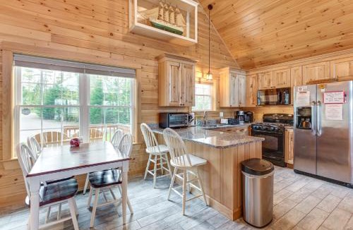 Holden House | Waterfront Davis Pond Cabin w/Dock + Kayaks!