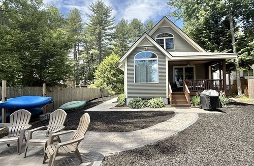 Sebago House | WATERFRONT NEWER HOME WITH A DOCK. 4 BEDROOM 2 BATH.
