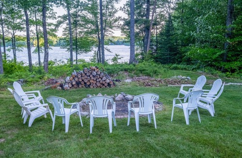 Harrison House | WATERFRONT ON LONG LAKE