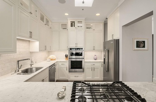 Inglewood-Finn Hill Condo | Waterfront Penthouse Condo