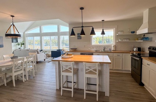 Anne's Land Cottage | Waterfront, Private, AC, and Close to Cavendish