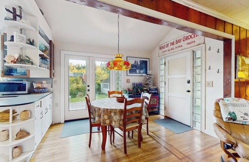 Bainbridge Island Cabin | Waterfront Retreat w/Private Dock, Hot Tub + Starlink – Walk to Ferry