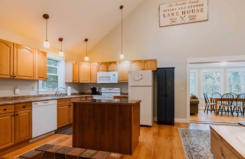 Bowerbank House | Waterfront Sebec Lake Home w/Yard + Fire Pit