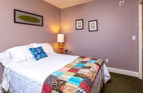 Homer House | Waterfront unit to watch whales with your coffee