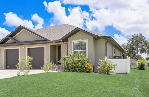 Oakland Hills House | WaterView 176B Sunny Vacation home 3 bdr, 2 ba Close to Gulf, Beaches