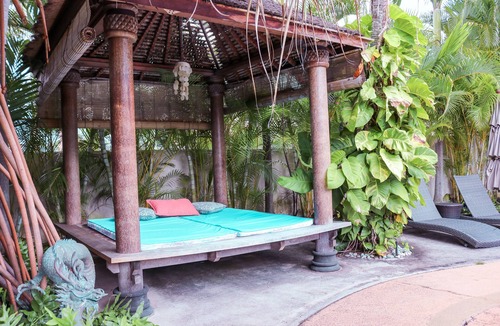 Hawaii Kai Villa | We're booking now - calendar not up to date.