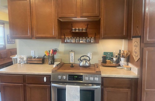 Mansfield House | Welcome to The Lemonade Stand-Charming 4 bedroom home located in Woodland.