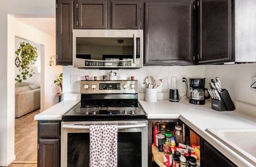 Grove City House | Welcome to your plant filled boho escape. 15 minutes from downtownColumbus.