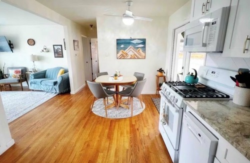 Barths House | Welcoming Pet friendly 2-bedroom house in charming Wheat Ridge
