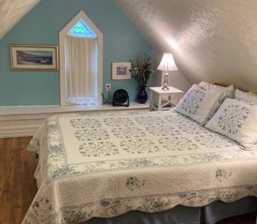 Gananoque Bed & Breakfast | West Gate Bed and Breakfast