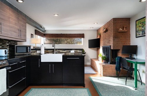 Seaview Apartment | West Seattle Hideaway - Private Entry ADU