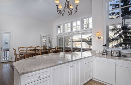 Intermountain House | West Vail Home | Steps to Bus | 5 Mins to Vail Village | Heated Garage
