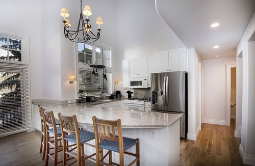 Intermountain House | West Vail Home | Steps to Bus | 5 Mins to Vail Village | Heated Garage