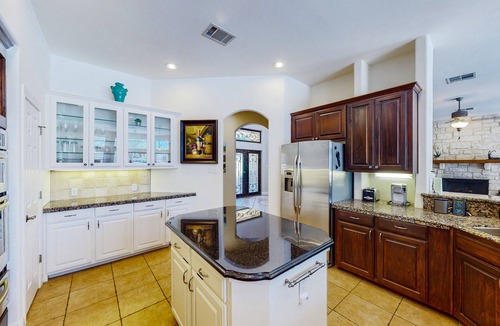 Lakeway House | Whispering Palms | House in Lakeway with a private pool & hot tub