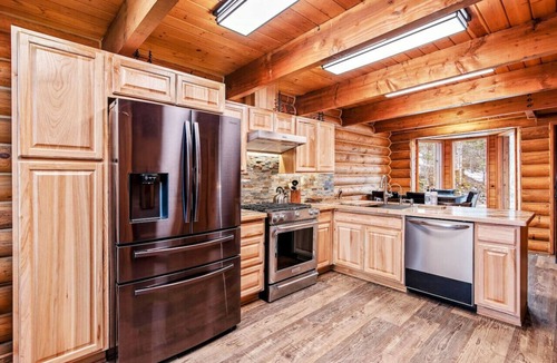 Gateway Apartment | Whispering Pines Hideaway~Secluded, Rustic, Cozy