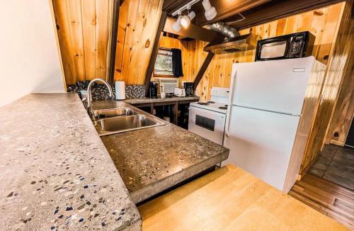 Rockbridge House | Whispering Waters, Hocking Hills, Hot Tub, Pond