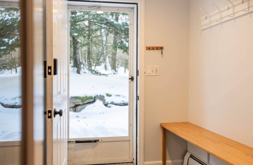 Campton House | White Mountain Basecamp | Hot Tub + Firepit + EV