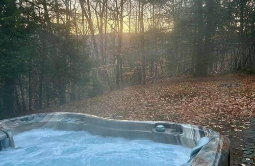 Campton House | White Mountain Basecamp | Hot Tub + Firepit + EV