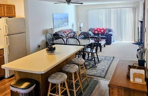 North Conway House | White Mountain Retreat - spacious 2BR 2BA with additional sleeping space