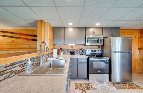 Bethlehem Apartment | White Mountains Escape! Shared Patio + Yard