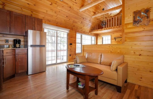 Bethlehem Cabin | White Mountains Hiker Lakefront Log Studio