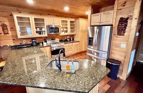 Ocoee Cabin | White water cabin is cozy, quiet and peaceful environment that is relaxing.