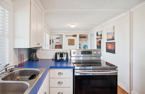 Sea Retreat House | Windjammer - Classic Kitty Hawk 6BR Oceanfront