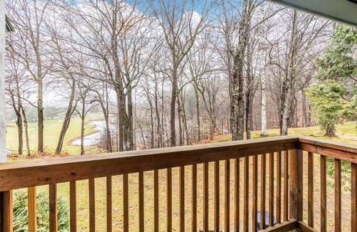 West Hartford Condo | Windsor Village: Golf, Lake Pinneo & Quechee Club