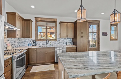 Elk Park Cabin | Winewood Haven at Eagles Nest - Fireplaces, King Ensuite, Firepit