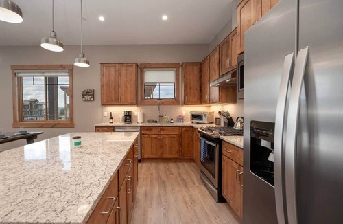 Fraser Apartment | Winter Park/Fraser Condo W/Hot Tub & Mountain View