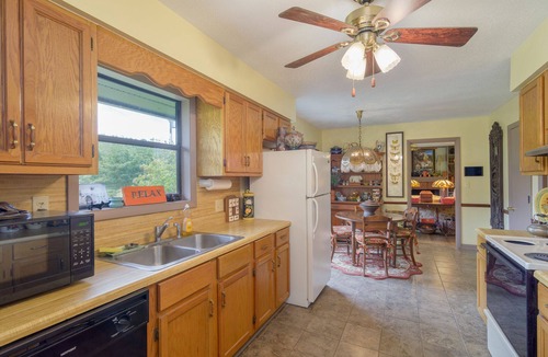 Fairview Cottage | Wintersun Cottage, Disc Golf Mecca, 2 Pvt Courses, 4 mi trails, A'ville 20 min