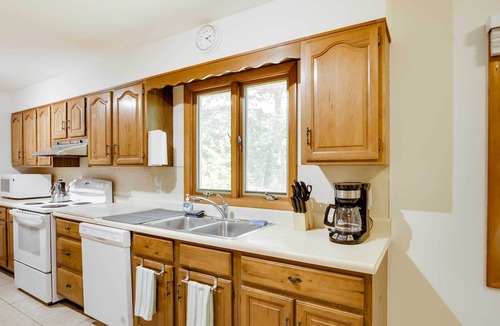 Winthrop House | Winthrop Waterfront Vacation Rental w/ Gas Grill!