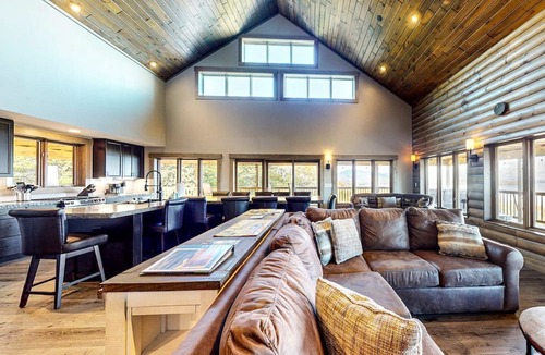 Greenville Cabin | Wonderful Cabin with Ping Pong Table and Lave Views in Maine
