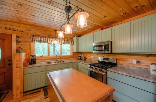 Bingham Cabin | “Wooded Bliss” 💕Cabin in Bingham Maine!