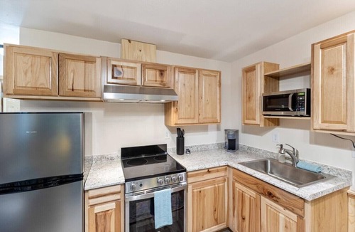 Questa Woods Cabin | Woodland Cabin - Tiny Home Retreat Sleeps 4