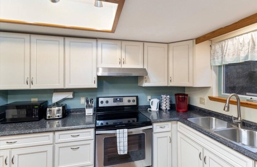 Questa Woods House | Woodland Retreat - Forested Home Outside City Limits Sleeps 7
