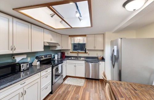 Questa Woods House | Woodland Retreat - Forested Home Outside City Limits Sleeps 7