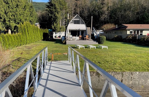 Bellingham Cottage | WORLD CUP stay! Beautiful Lakefront located between Vancouver & Seattle