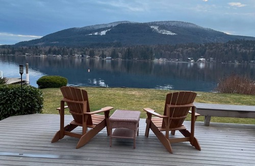Bellingham Cottage | WORLD CUP stay! Beautiful Lakefront located between Vancouver & Seattle