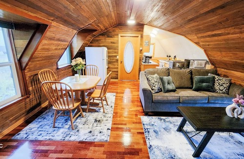Womens Bay House | World War 2 Quonset Hut, River & Mountain Views, full kitchen & WiFi