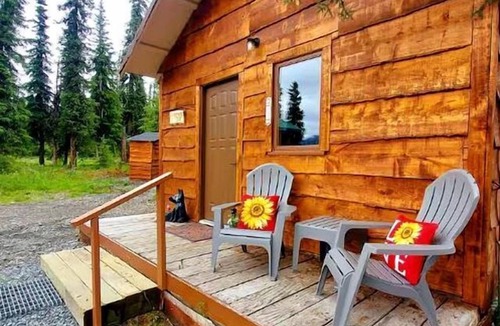 Nabesna Cabin | Wrangell-St.Elias National Park Glamping Cabin for an Alaskan Outdoor Adventure