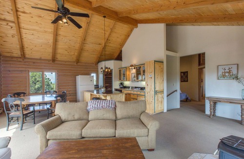 Loghill Village Apartment | Wrap Around Deck | Unmatched Views | Air Conditioning | STR2025-060