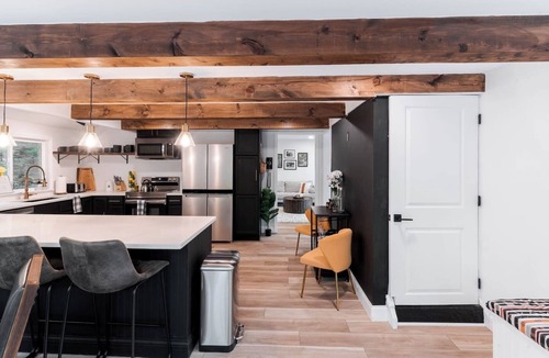 Rockbridge Cabin | Wraparound Deck | DogFriendly | HotTub | GameLoft
