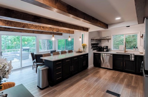 Rockbridge Cabin | Wraparound Deck | DogFriendly | HotTub | GameLoft