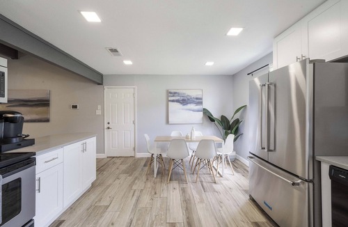 Round Rock House | [WW] 4BD Flat, Sleeps 10 - kids playroom w/bunkbed! Pets OK, Near Public Pool!