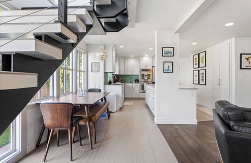 Yakima House | Yakima Valley Views with Pool and Sauna