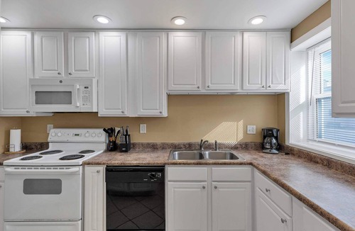 Old North Columbus House | Your Central Columbus Retreat Awaits 5 BR 2 Bath